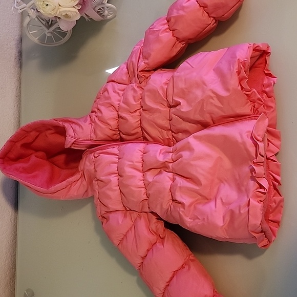 girl's snowsuit, worn a couple of times, small wear on the zipper key. - Picture 4 of 5